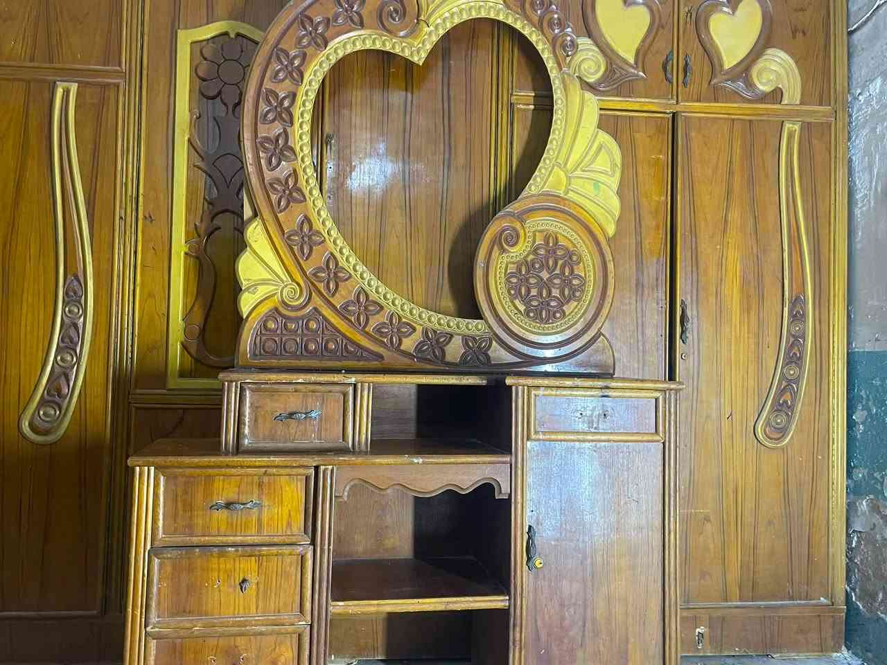 السلام عليكم
غرفه أخشاب عراقيه اصليه للبيع سعرها 500 وبيها مجال 
مكاني بغداد العبيدي ***********
