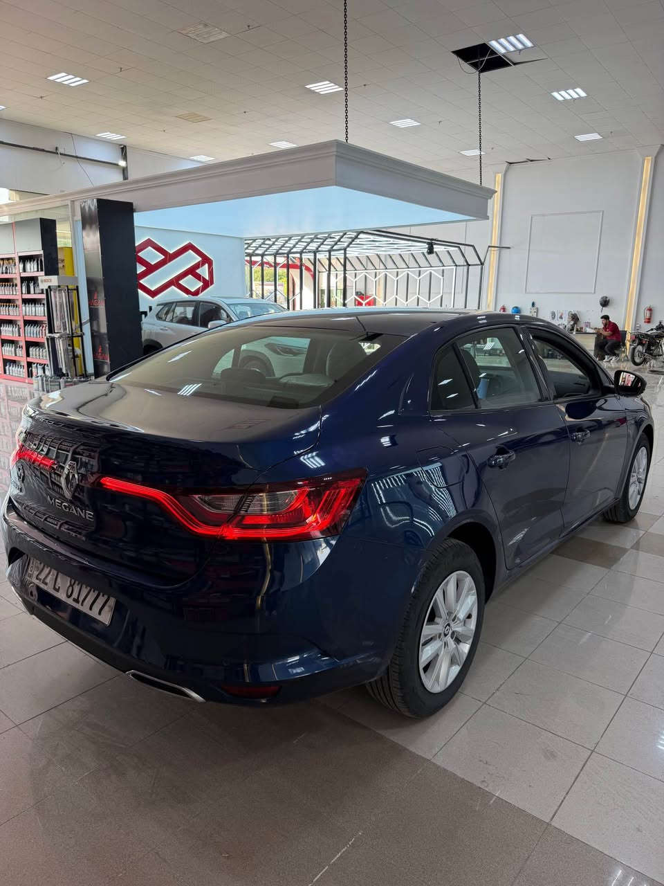 السلام عليكم 

للبيع 
Renault Megane 2023

السيارة زيرو وكالة شركة مهند بعد بيها ضمان شركة 
 ما بيها قطرة صبغ

_ السيارة ماشية 24 الف كيلو 
_ شاشة 
_ كامرة خلفية 
_ حساسات خلفية
_ مثبت سرعة 

و باقي مواصفات اليمجان المعروفة 

السيارة مكانها اربيل 

السعر : 110 ورقة

للتواصل 
***********
*********** أربيل, العراق
