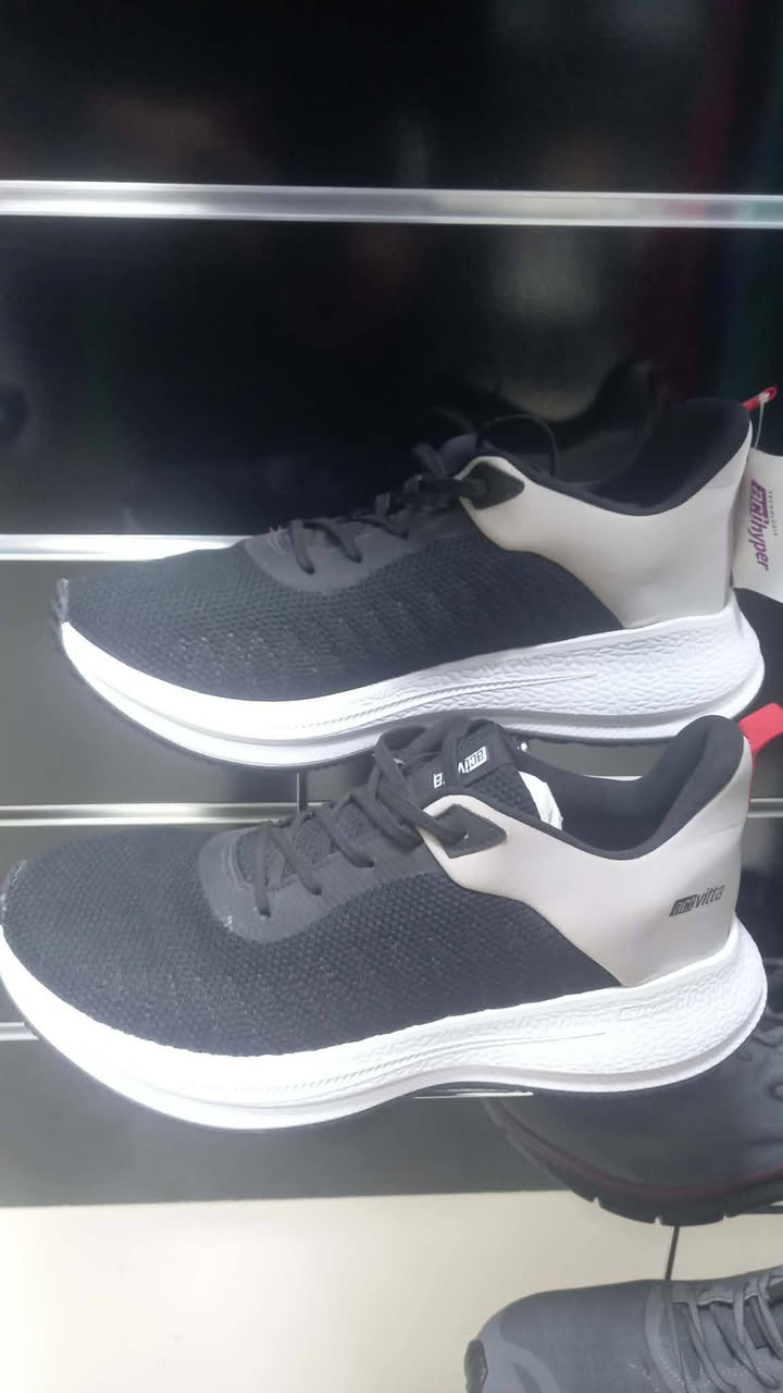 سلام عليكم مرخصت الاوادم عندي احذيه باله اوربيه 140زوج مامستخدم لبيع ابيع شلع مابيع مفرد    لاستفسار اتصل على رقم ***********
