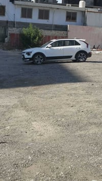 كيا نيرو2023  فول مواصفات لا خير رقم بغداد باسمي ماشية قليل ٤٨ الف كيل...