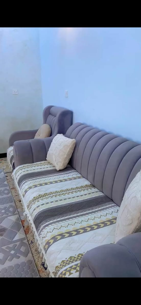 السلام عليكم اهم للبيع 
نظافته 90‎%‎ عشر مقاعد سعره 450 
نظيف يخبل


**إذا كنت صاحب هذا الإعلان وتريد حذفه لأي سبب، رجاءا أرسل رسالة إلى الدعم الفني**