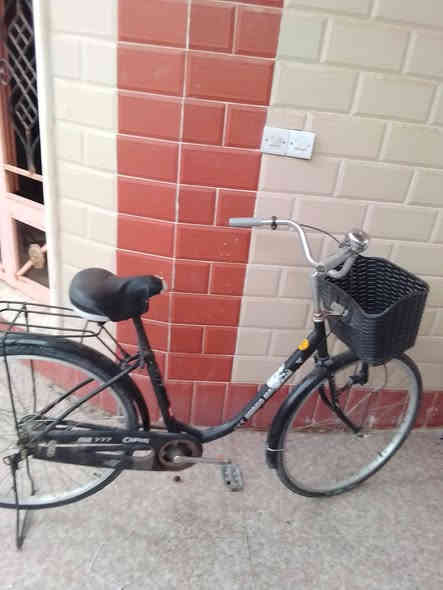 السلام عليكم شباب بايسكل للبيع حجم 26 مكاني بالكوت الشرقيه سعره 70 او بي مجال ***********
