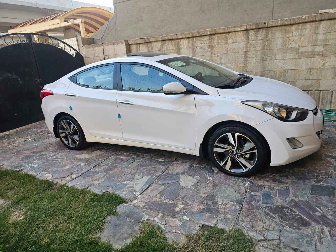 النترا ٢٠١٤
خليجي GLS
 اخت الزيرو ماشيه 45 الف فول مواصفات
بوضع الشركه او الوكاله
مكفوله كفاله عامه
ماعدئ شبر بالدوسه
كير ومحرك وحداديه على وضع الشركه فتحة سقف
مري شفط محرك ١٨٠٠
من الشركه عدنا الاسبير منازل 
مكانها بغداد منصور
السعر رقم 1 رد تلقائي
رقم راعيها
***********
