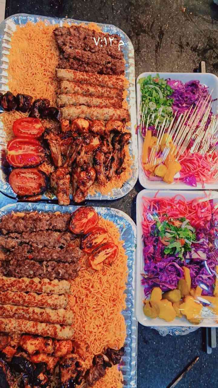 مساء الخير 😘 
عروضنا ما تخلص كل يوم عرض 
اليوم العرض ب 15الف 
4نفرات مشكل مشاوي مقبلات خبز تمن
نفر كباب دجاج 🐔 
نفر كباب لحم 😘
نفر تكه دجاج 😘
نفر اجنحه 😘
عنوانه صلاح الدجيل 
الدجيل شارع الرئيسي 
أرقام هواتف المطعم ☎️🛵 توصيل 
***********
***********
