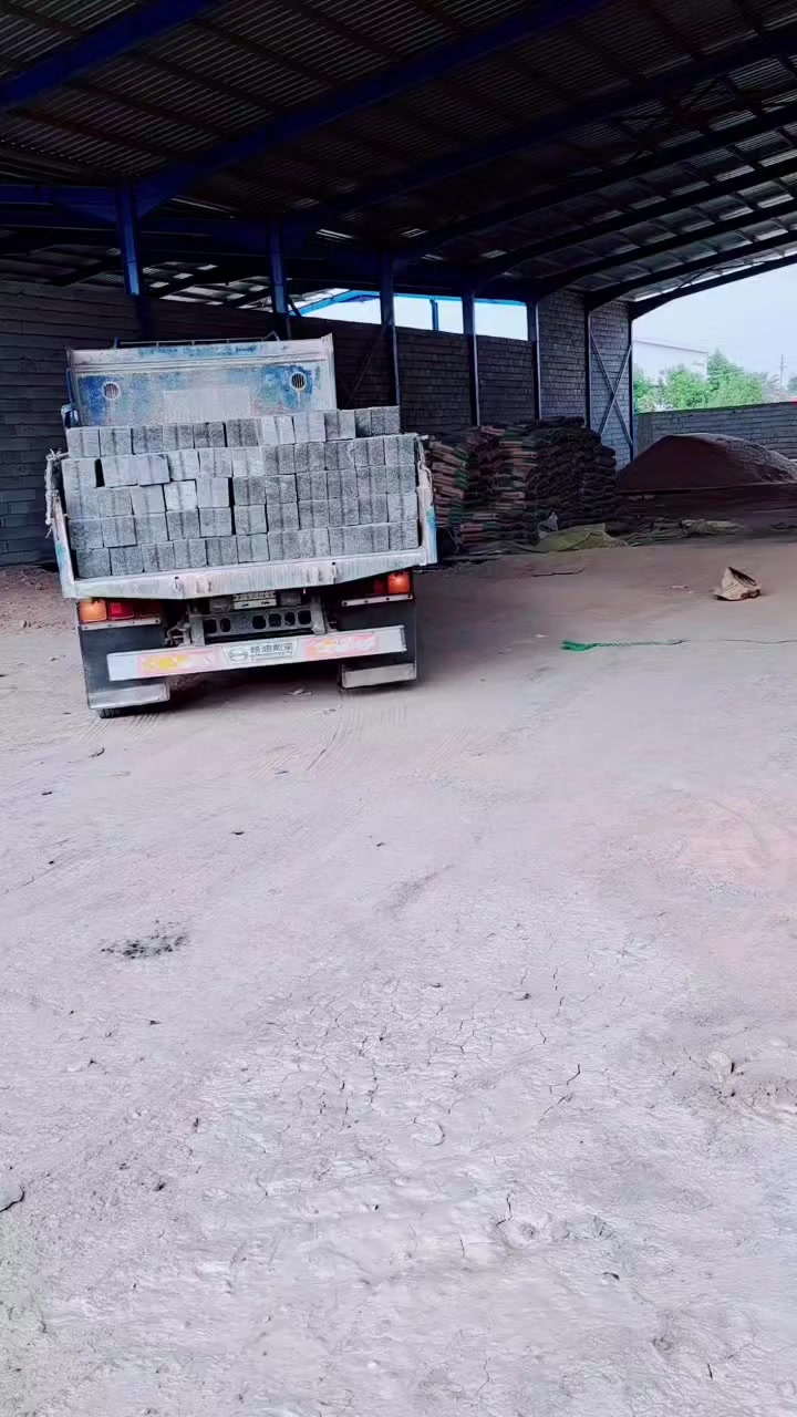 السلام عليكم يوجد لدينا بلوك ضغط درجة اولى شرط الكلاب بلوك بناء الطول 34 العرض 18 بلوك اسيجه الطول 35 العرض 15 طابوك عادي طابوك جمهوري فرشي درجه اولى ملاحضه الاسعار واصل لجميع نواحي محافظة بابل للاستفسار الاتصال ***********
