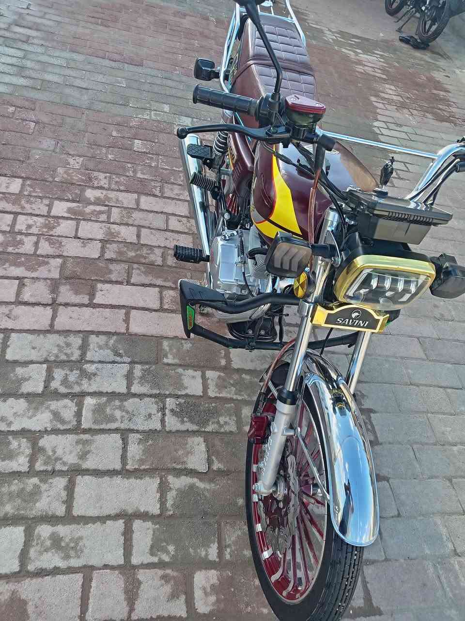 السلام عليكم دراجه سيفان للبيع شغال صلف أو هندر او كهربائيات كله شغال ماطور جديد
مكينه ماممدود عليه سبانه
موديل 2023
السعر 675 او بي مجال قليل للشراي
مكان الرمادي
الاستفسار ***********
