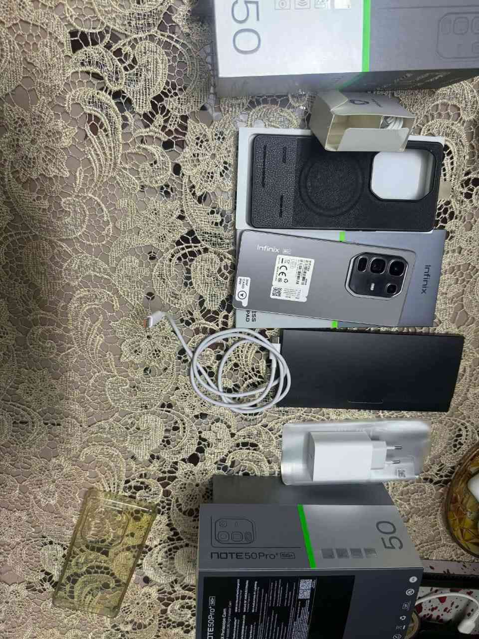 Infinix note 50 pro + 5g
256/12
ملحقات كامله
الجهاز
الشاحن 100 واط
الكفر الاصلي
الهيدفون الاصلي
الشاحن اللاسلكي الأصلي 
مع هديه كفرات 2 واحد ماگ سيف وواحد شفاف اصليات
السعر 360 الف دينار 
مكاني بغداد حي العامل
رقمي ***********
