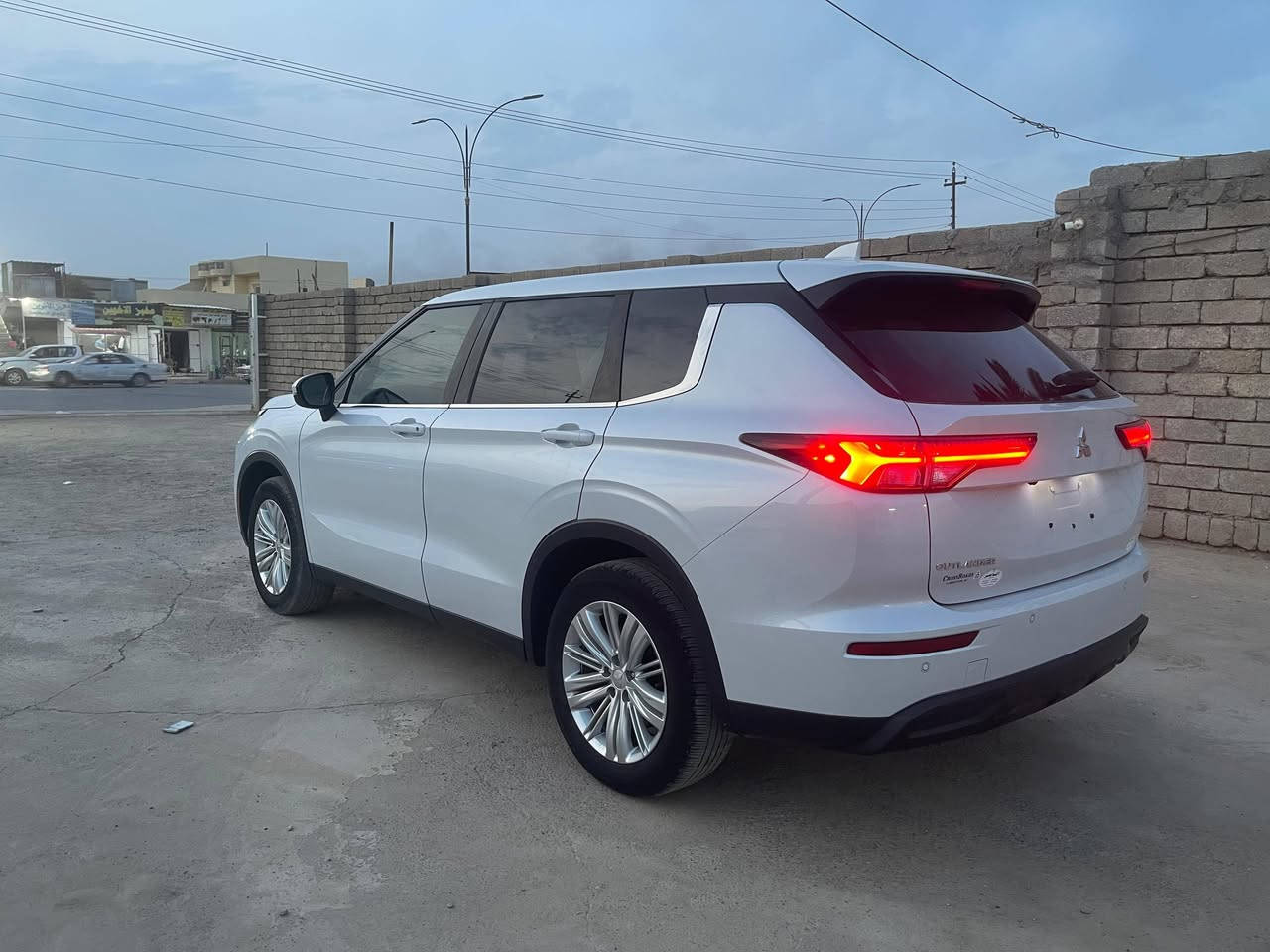 بسم الله الرحمن الرحيم 
ميتسوبيشي اوتلاندر 
Mitsubishi Outlander Es 2.5 2023
رقم الشاصي  JA4J3TA89PZ045598
العنوان الشرقاط اجميلة 
للاستفسار اتصال واتساب 
***********
***********
***********
السعر افحص السياره  وخابرني

