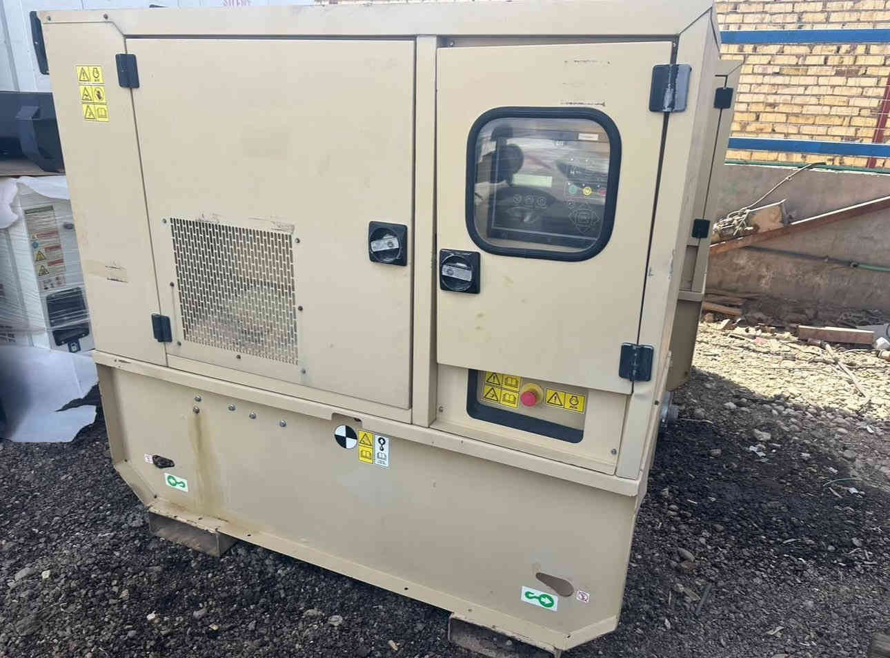 السلام عليكم 
للبيع مولد نوع بيركنز بزون انكليزي اصلي كتربلر 
كاتم عالي٩٠٪؜ محرك بزون ٤سلندر برغي ما مفتوح بي
توليد لوري سومر حديث 20كيفي ثري فيز بلادي
المولد موديل حيث شرط وضمان شغل مستعمل قليل جداً
منضومة حماية بلادي برودكشن نوع باورويزر اخر اصدار
فول حماية اطفاء وتشغيل ذاتي (اوتو) مع ATSبلادي
للأستفسار//*********** مهيمن
العنوان//بابل-الشوملي-سريع البصره
متوفر توصيل 🚚 الى جميع المحافظات
