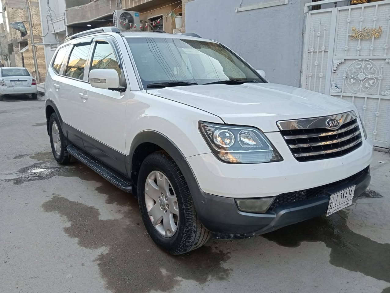 كيا مهافي ٢٠١١ رقم بغداد بأسمي مكفولة كفالة عامة حتى الدعاميات بلادية ماشية ١٥٠ سيارة جديدة كلهه على وضع الشركة  تبريد ثلج تخم تاير فتحة سقف تحكمات حساسات خلفية السعر ١٣٥ قفل عنوان بغداد للاتصال ***********
