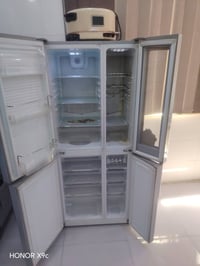 ثلاجه عالشغل السعر 300 وبيها مجال رقم 07724722629