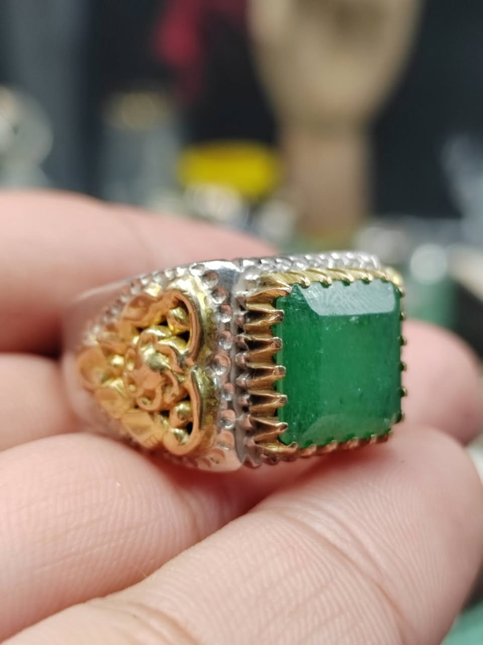 السلام عليكم لعيونكم زمرد ماخذها كولمبيه ابيعها زمرد طبيعي فقط صياغه جوكي ذهب


**إذا كنت صاحب هذا الإعلان وتريد حذفه لأي سبب، رجاءا أرسل رسالة إلى الدعم الفني**