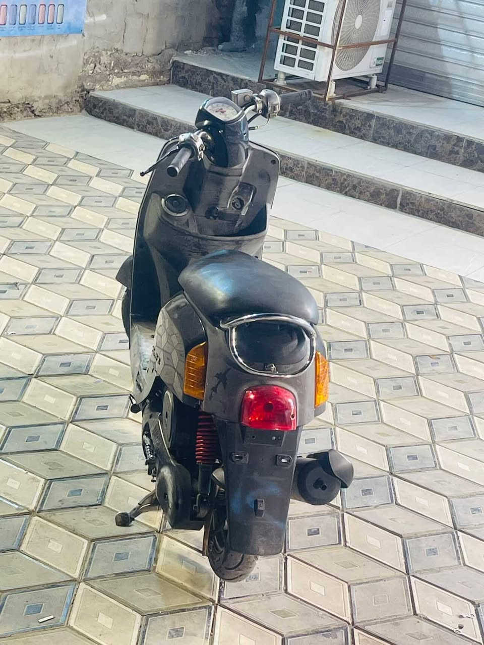 سلام عليكم دراجه بوليس خير من الله مكينه واحد على واحد بس كفرات مشخطه شوية يرادلها ملاخضات ترتيب ناريه كله شغاله دراجه مال جناي جبتها ومكان ماعندي احطها بي وماردتها دراجه مكان دراجه بغداد زغفرانيه السعر 650وبيها مجال بسيط واني خادم وهاذ رقمي متوفر بي كل البرامج(***********)
