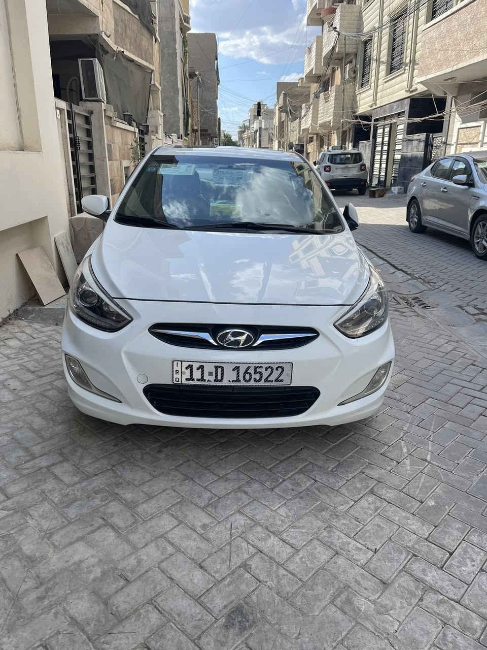 اكسنت 2016 مكفوله من صبغ و التبديل
فقط بارد بسيط ماشيه 115 الف 
سنويه هزة حداديه تبريد رقم كله جديد 
 محرك و كير كفاله بدون فتح لا تبخير و لا تنقيص 
مكاني الاعظمية 
السعر 120 وبيه مجال وسنور جديد وبالخدمة
***********
