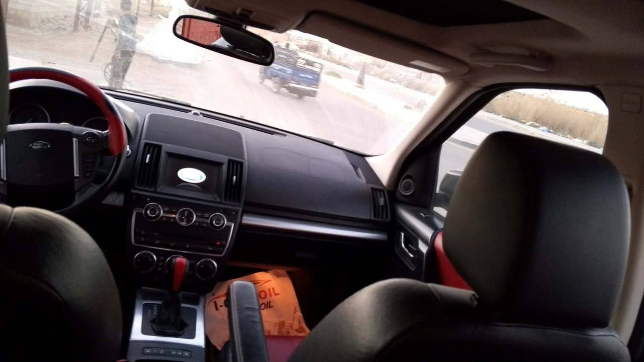 من رخصة الدمن سيارة لاند روفر موديل 14 شركة سردار مواصفات LR 2 محرك أربعة اسلندر مكفولة رقم أربيل سنويه 29 هزة جديده مري شفط فتحتين بلسقف تبريد وتدفئة فول بصمة تشغيل هندبريك بصمة سعره 120 وبيه مجال للتواصل على الخاص ***********
