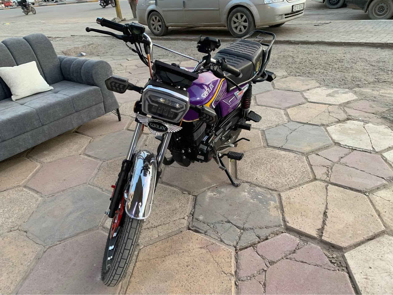 دراجه سيفان موديل 25 ضاغطه وزنجيل المرغوبه للبيع كلش جديده مثل شوفت عينكم بل واقع بعد احلا من صوره كفاله عامه ميحتاج تسأل على اي شي بيها كلها جديده مصار  4 اشهر من اخذتها من معرض ماشيه 5 الاف حقيقي مثل ما موجوده بصوره دراجه كلش معتني بيها حته دهن اخليلها موتل ب20 الف مال بيت ما متعوبه مكينه ناعمه ومثل ساعه شعله معدل وياها بصمتين بيها تشغيل عن بعد عنواني بغداد الدوره 
السعر 900 وبيها مجال بسيط 
رقمي *********** بغداد, العراق
