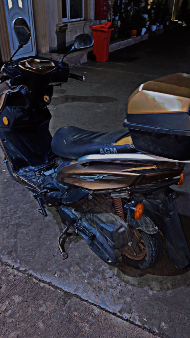 السلام عليكم دراجه سكنس صيني 140 دراجه نضيفه نكرة سلف شلعه ومعدل مابيها اي عيب بس كفراتها بيهن كسور خفيفه مكينه كبس مامفتوحه غراضه كلها جدد كابريتر شوته اي نقص مابيها اشاير نشرات كامل كله شغال  سعر 450 وبيها مجال بسيط للشراي 
***********
