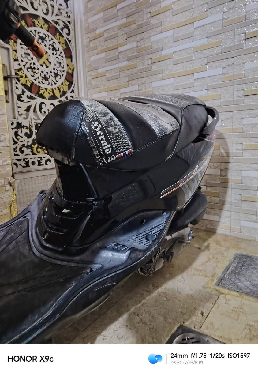 سلام عليكم  دراجه بريز لبيع دراجه حلوه ونضيفه كابريتر سلف هندر شغال كهربائية شغاله مكينه مفتوحه بس ولفات نواقص بصيطه  رايده 400بيه مجال حك جيه عنوان منصور الاسكان ***********
