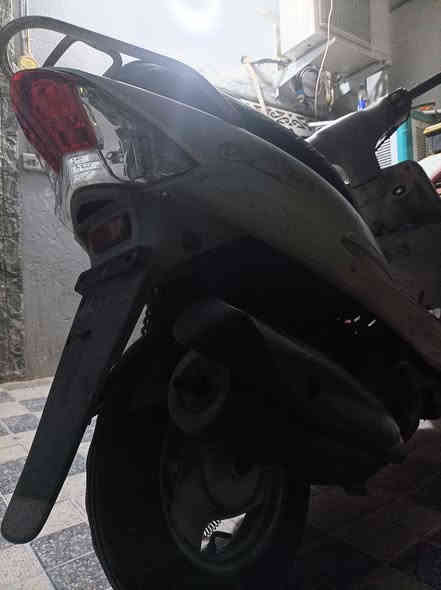 السلام عليكم ماكس منغولي لون رصاصي كفراتها الأصليه للبيع ماصاله شهرين من نازله رمبه نضيفه  كلشي شغال بيه هندر سلف كهربائيات كله شغاله مناقصه شي كلش نضيفه شوفت عينك وياه كفرات لون ابيض وصالنصه FM وسبويلر مال ماكس عدله لون اسود السعر 990 وبيه مجال حك الجيه مو شراي لا تتصل الرقم *********** متواجد واتساب
