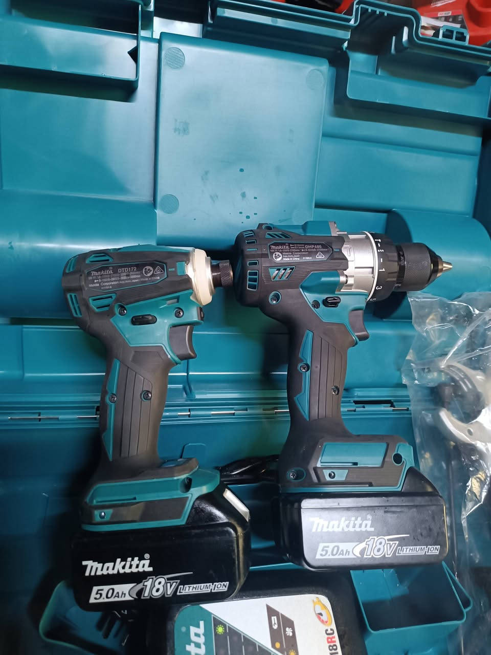 للبيع 

كت مكيتا جديد 

***********
