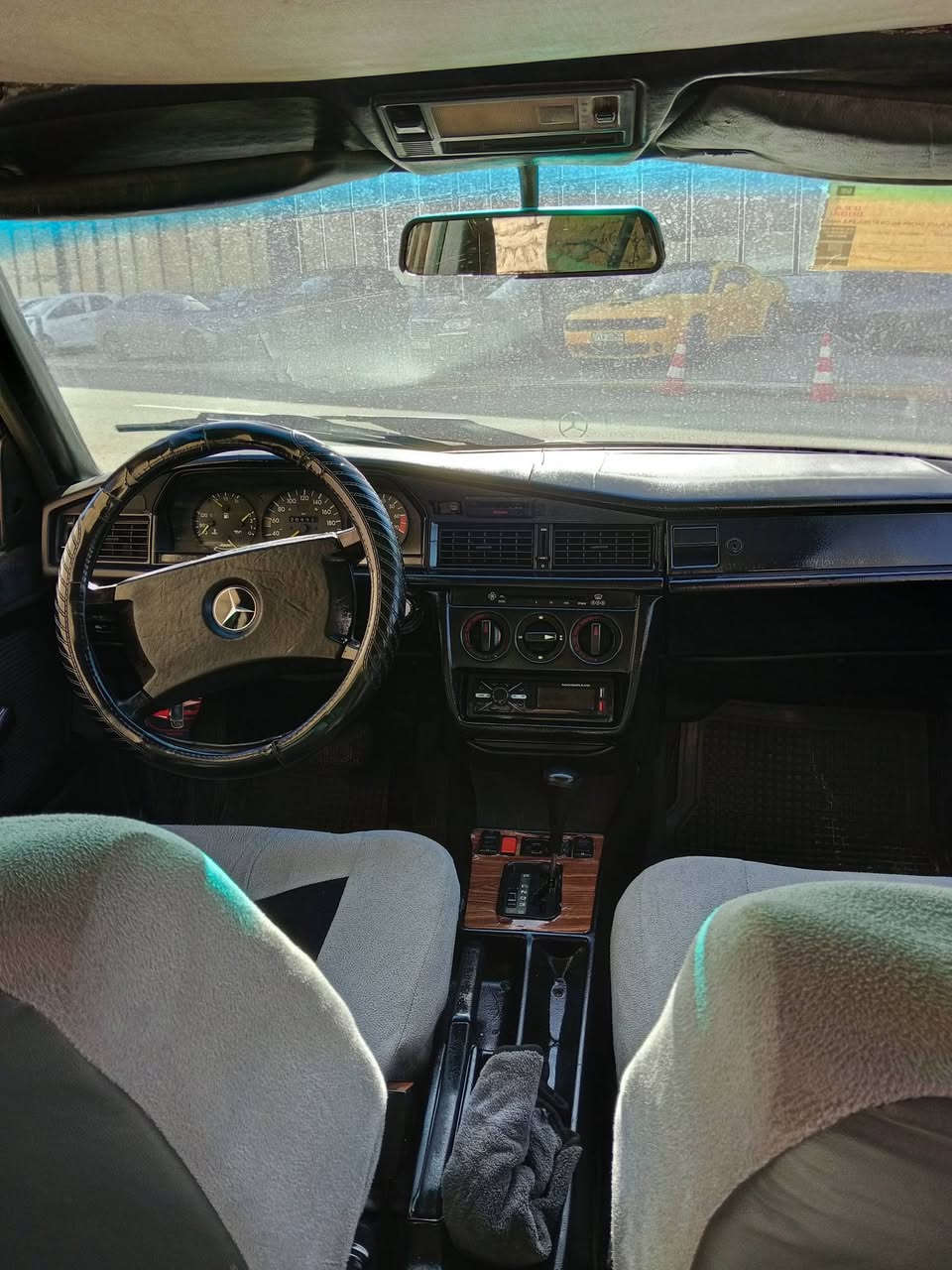 السلام عليكم مرسيدس 190 ح اربعه سلندر بلادي اصلي توماتيك عنكبوت سياره على وضع الشركهه مسبوقه فقط جمالي رقم جديد ثانويه الى تاريخ 2030 كربون بيها شرط المكينه والجير شرطه تحويل سياره مقفوله تخم تاير جديد صدرها الامامي والخلفي جديد سعرها 48 وبيها مجال قليل ***********
