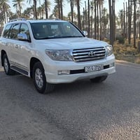 عندي سياره للبيع لاندكروز موديل 2011 رقم سليمان ماشيه 90 ألف مكفول كفا...