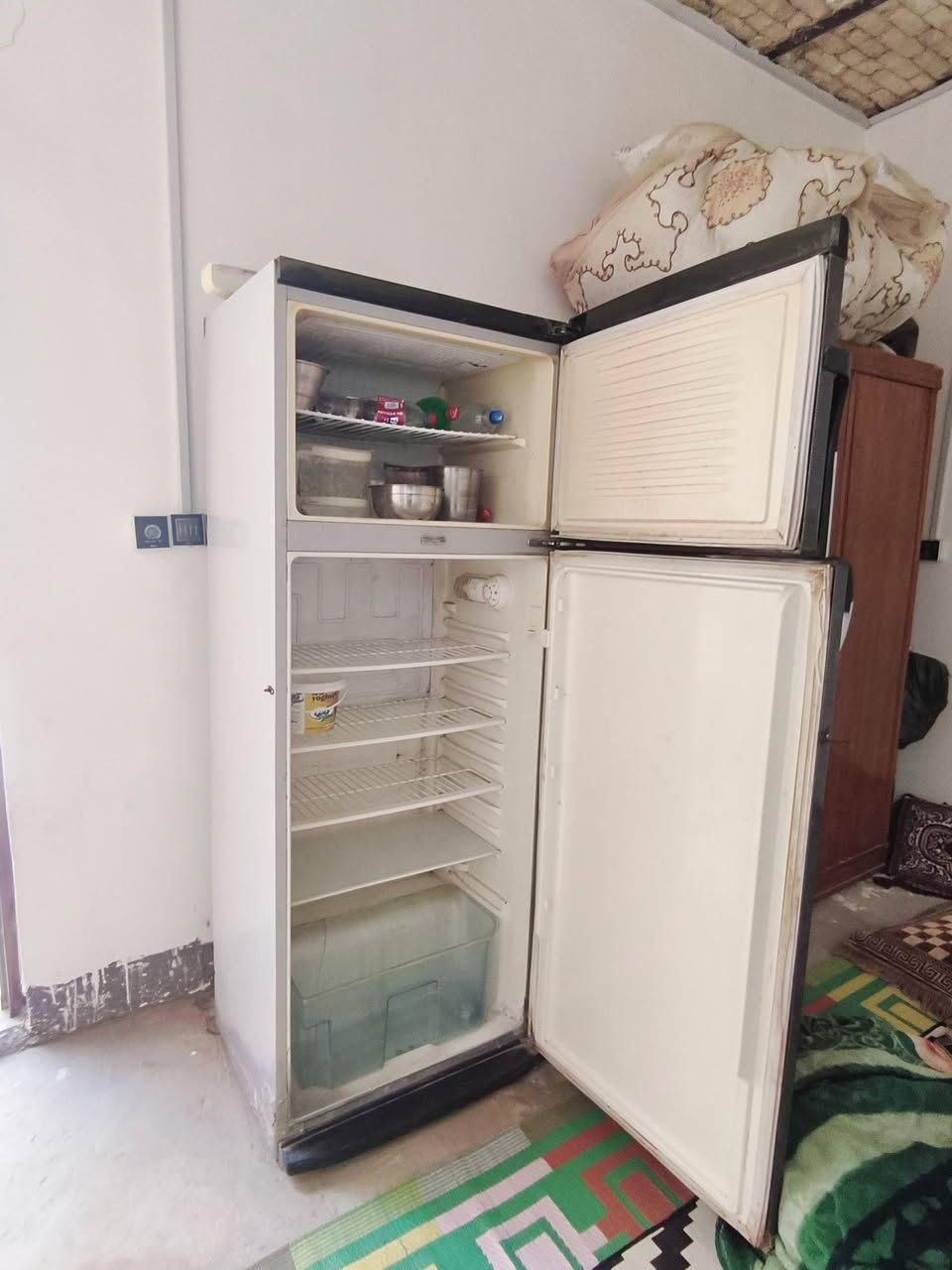 السلام عليكم ثلاجات عدد 2 للبيع نوع كونكورد نضيفات مال بيت السعر 350 ثنينهن للاستفسار الاتصال على الرقم صاحب الثلاجات ***********
