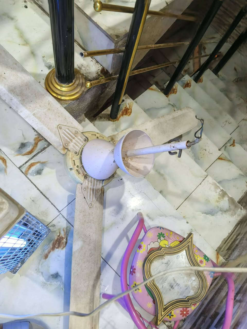 شلعة أغراض مستعجلين على بيعتهن الي يريدهن يتواصل واتساب

***********
