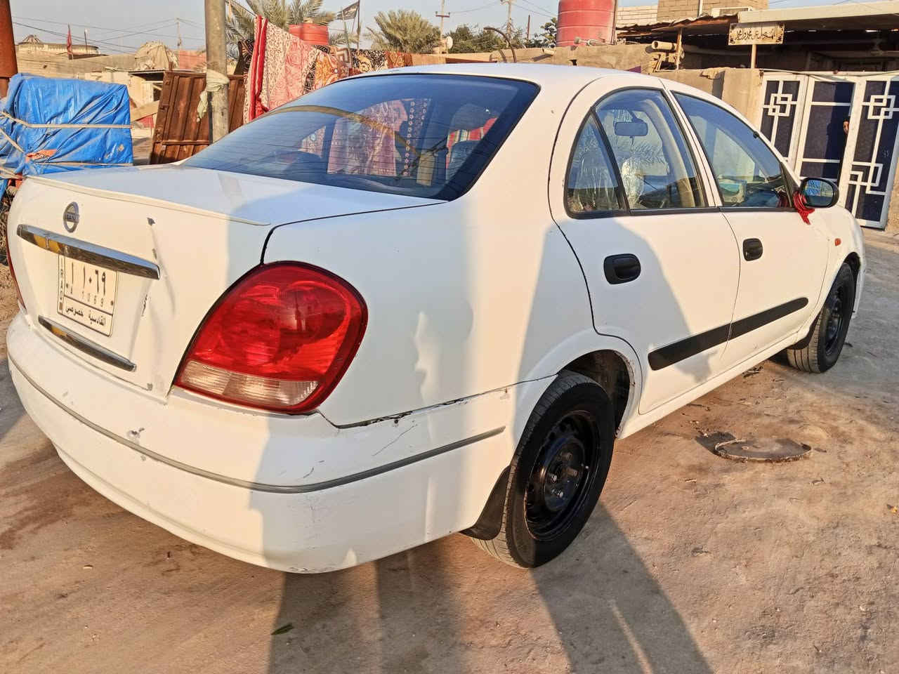 السلام عليكم نيسان سني ياباني موديل 2005
 محرك قبق اسود مكينه بيها تنقيص بدون بخار فقط تنقيص گير اوتماتيك رقم قادسيه مشروع وطني حداديه 80% البدي شوفت عينك بي طخات بسيطه مكاني البصرة السعر 75 وبيها مجال قليل واذا اكو مراوس اراوس للاستفسار ***********
