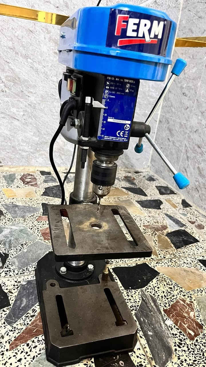 للبيع دريل عمودي (Bench Drill Press) ماركة FERM موديل FTB-13 بحالة جيدة جداً.
المواصفات:

* قدرة المحرك: 350 واط
* جهد التشغيل: 230 فولت / 50 هرتز
* سعة الظرف: 13 ملم
* عدد السرعات: 5 سرعات
* سرعة الدوران: من 580 إلى 2650 دورة/دقيقة
* مشوار المغزل: 50 ملم
* الوزن: حوالي 15 كغم

مناسب لأعمال الحدادة والنجارة والورش والصيانة، ويتميز بدقة الحفر وثباته أثناء العمل.

السعر: (100الف وبي مجال قليل)
الموقع: (بغداد حي اور سبع قصور شارع ابو علي قرب الحولي)

للاستفسار والمراسلة على الخاص او الاستفسار 
770 870 9652


**إذا كنت صاحب هذا الإعلان وتريد حذفه لأي سبب، رجاءا أرسل رسالة إلى الدعم الفني**