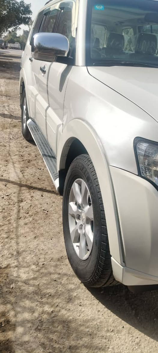 السلام عليكم باجيرو موديل 2010خليجي حبتور فول مواصفات فتحه سقف تحكم ستيرن ثلاث جهات زراكات بالدعاميه صاج ملكي داخل جلد دمام ستيرن صاج رقم بغداد الجديد باسمي السيارة مكفولة من الصبغ والتبديل كير جديد محرك جديد السيارة جديده بمعنى الكلمه السعر 145وبيه مجال رقمي (***********)
