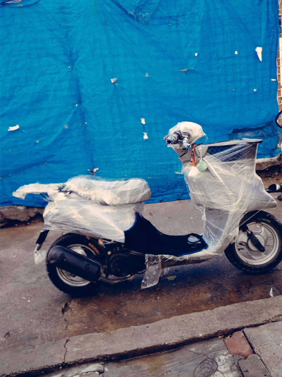 سلام عليكم دراجه ياماها شغاله سلف بس يحتاجله باتري  كفراتها نضافها٧٠/١٠٠ كابريته تجاري
محرك مفتوح لا صرف ولا بخار 
سعرها ١٨٠بيها مجال اتصل ع رقم وتدلل***********
