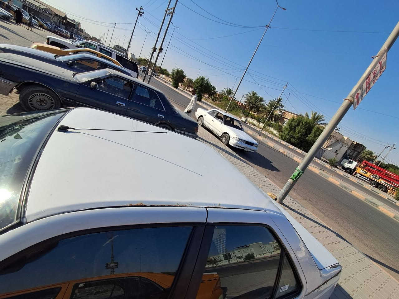 سلام عليكم بيجو ٤٠٥ موديل ١٠ كفاله من صبغ وتبديل بارد الي بلصوره ففط 
كير مكينه شرط جدد حداديه تخم تاير سنتر لوك تبريد ثلج سستم سماعات ملكه رقم دولي باقي عل استلام كهربايات من دعاميه للدعاميه 
تخم بلك ومجاول وبخاخات سياره نقصها بس سايق شرط مال جناي الف مذب منضومه تبريد جديده مكانها كوفها مشروع وطني مالكها يمي سعر ٣٣ وبيها مجال ***********
