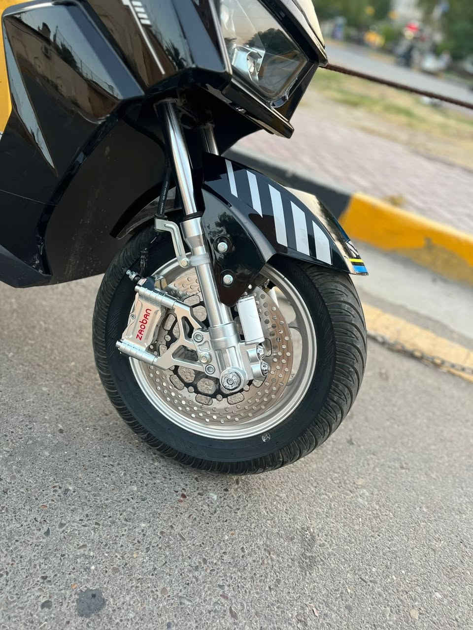 سلام عليكم شباب دراجه شحن البيع  سكنس  رياضي استخدام خمست أسابيع   فقط الله شاهد  كلها كامله مكمله كل نقص وعيب مابيها امانت الله  تجي مواصفات عالميه
دراجه وصلها مال المعرض موجود 

الموديل 2026 
النوع سكنس مزود رياضي 
البطاريات 6 كبيره 
التحويلات1.2.3
السرعه 75 حقيقي  
جهاز انذار السرقه
تشغيل عن طريق كارت 
قفل ستيرن 
لونها كلش مميز 
كشن سياحي  VIb
نضام ABS
نضام USB
طارات جبلي 
بريكات دسكات دهن 
أطارت جوبلس 
لدات اماميه وخلفيه 
اسطابً لايت 
شاحنه ذات شحن سريع ويقاف ذاتي 
اشاير رباعيه 
اي استفسار اتصال 

***********

مكاني بغداد
