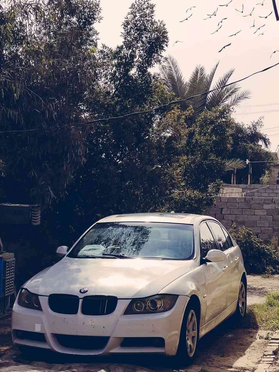 السلا عليكم للبيع  e90 2006 325i vt بيهة نواقص بسمي مكان بغداد مكينة 3.0  استفسار اكثر خاص 
رقم ***********
