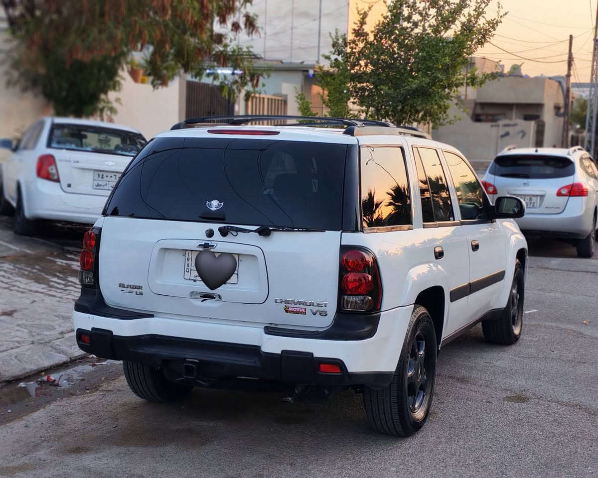 سلام وعليكم شوفرليت بلايزر 2005 محرك اسود محرك  كير اكسل تبريد تدفئه صدر امامي خلفي تايرات بطاريه كهربائيات كله شرط بس محرك لاستيك ولف كامره خلفي كامره امامي مواصفات LS بدون نواقص بيها قطعتين صبغ وقطعتين تبديل بلادي بدون صبغ رقم كركوك عنواني كركوك مكلف بل نشر رجاء ماجاوب تعليقات هذا رقم صاحب السياره وبي واتساب سعر 93 رقم هاتف ***********
