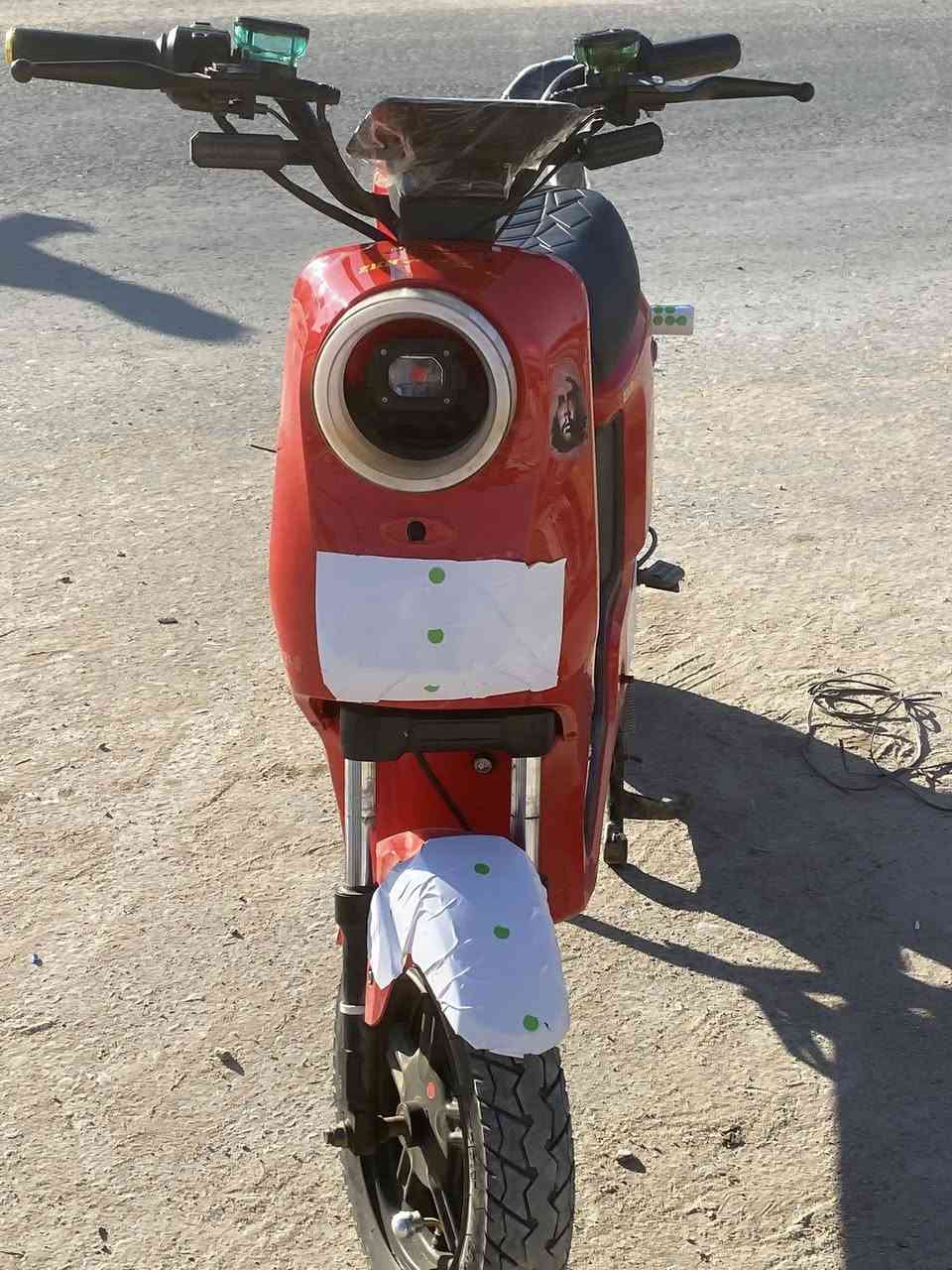 دراجهR9دراجه حلوه مزوده 6باتري. 23امبير المكان البصره الزبير قرب مستشفى الشفاء ***********السعر ٣٧٥وبيه مجال العمل
