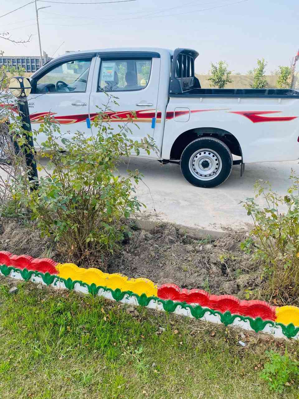 فلاونزه موديل 2011كير عادي سياره جديده جدا مكفوله كفاله عامه ماعده شبرين صبغ يم البك لايت الخلفي  رقم واسط لاماني تحويل ثاني يوم سنويه مجدده الى 29تخم تاير تبريد ثلج سياره جديده جدا  السعر 155$وبيه مجال للشراي مكان السيارة واسط الصويرة الاستفسار ***********
