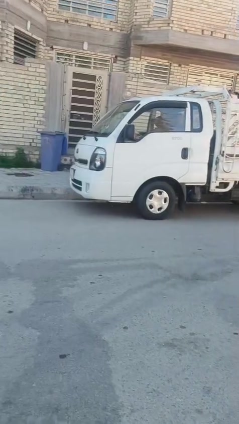 السلام عليكم ورحمة الله وبركاته
دار للبيع ، العروبة بداية شارع زاكور من جهة الشارع الجديد ، المساحة ٢٣٠ م 
المحتويات 
الطابق الاول ( كراج ، مطبخ ، استقبال ، هول ، غرفة نوم ، صحيات ، طرمة خلفية )
الطابق الثاني ( غرفتين نوم ، صاله ، صحيات ، مخزن ) 
للاستفسار 
***********
