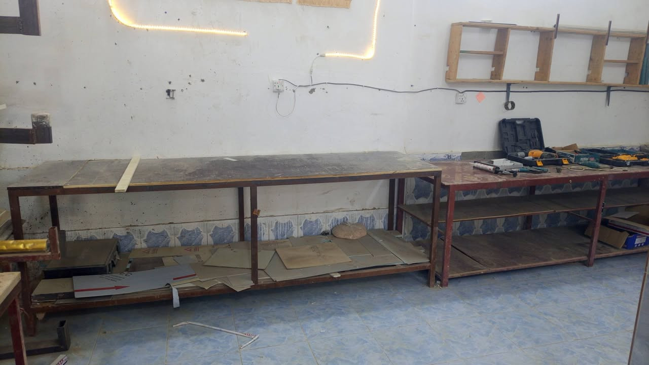 سلام عليكم
غراض معمل للبيع كتر +حاملات روط +رفوف +2تختات+معرض محجر +درينات للستفسار ***********
