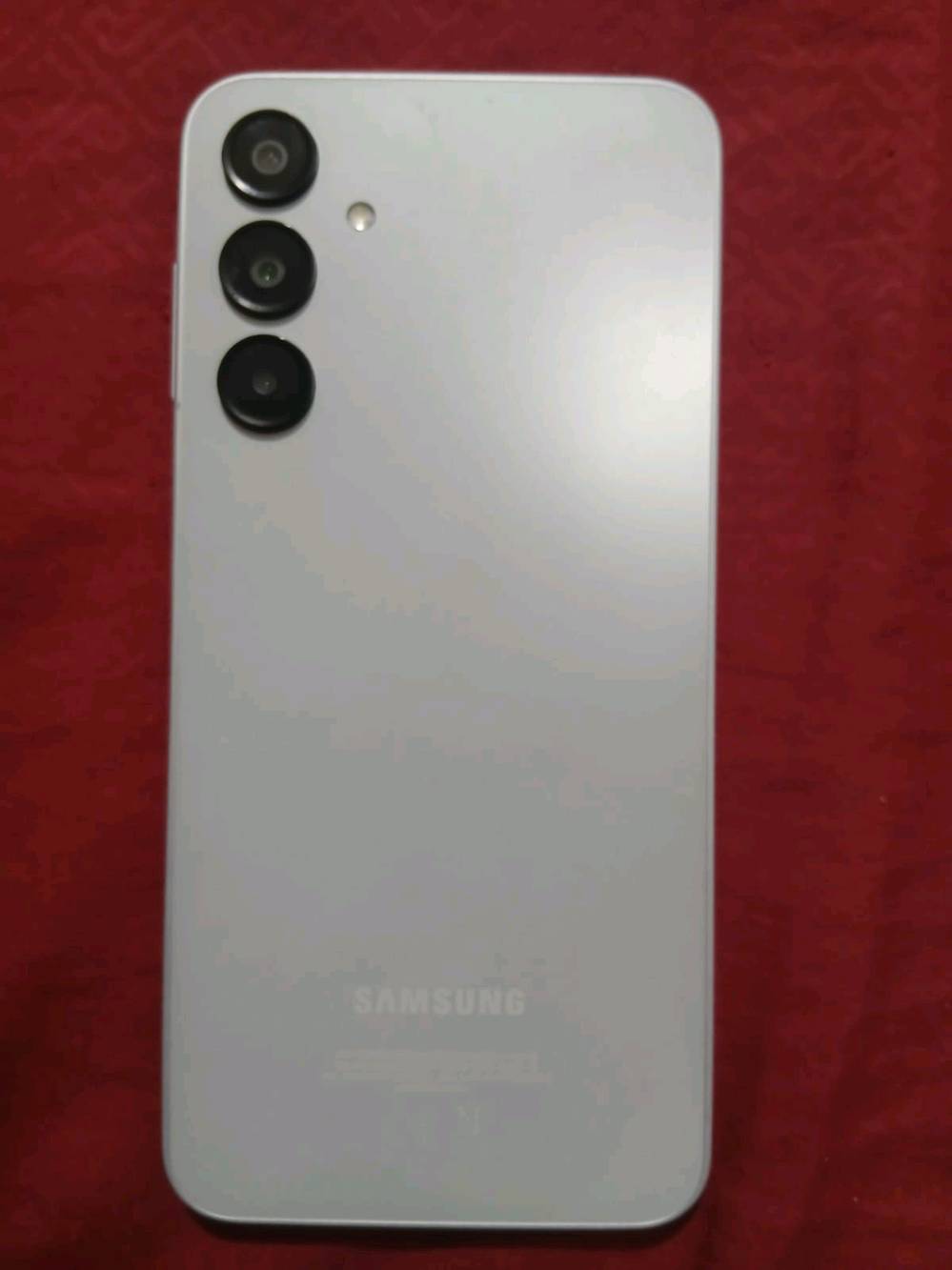 الموقع العراق صلاح الدين مكيشيفى بين تكريت و سامراء. الجهاز a16 قطعه نضيفه مستعمل صارله ٤ او ٦ اشهر ما مفتوح ولا راي لصيانه قطعه نضيفه وجديده ومعالج الجهاز قوي جداً. و ١٢٥جيجه ويجي ويه الجهاز العلبه و كيبل شحن وكفر ولزكيه مال شاشه هديه