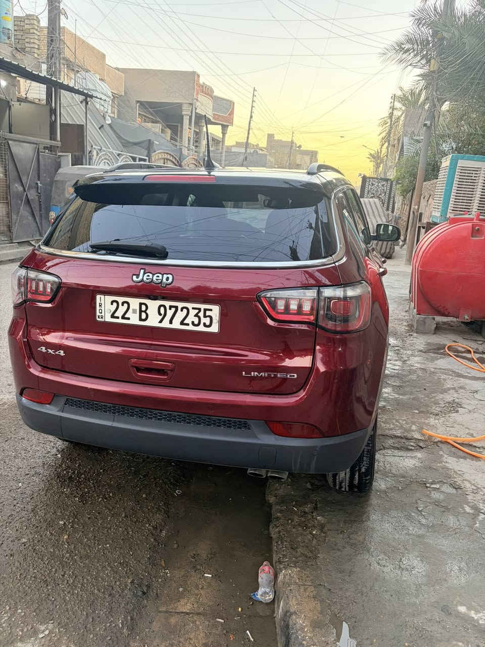 السلام عليكم 
جيب كومباس 2021
فول موصفات 
تحدد المسار 
حساس مطر 
رادار جانبي 
رادار امامي 
توقف ذاتي 
حادث بسيط كلش بدون صبغ بدون تبديل 
فقط بارد بخشم البنيد 
ماشيه 63 الف 
السيارة جدا نضيفه 
سعر 168 بيها مجال بسيط 
مكاني بغداد 
*********** وتساب
