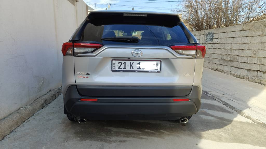 السلام عليكم
تويوتا راف فور موديل2021 وارد امريكي مواصفات XLE  فول ماشية 83 الف كيلو ما يعادل 51 الف ميل حادثها فقط صبغ جامرلغ طرف السكن  بدون ايرباك كلها سليمة سنوية ورقم كلها جديدة وبيها بطاقة بنزين 
معرض الرواسي كركوك
***********

السعر مذكور وبيها مجال بسيط كركوك, العراق
