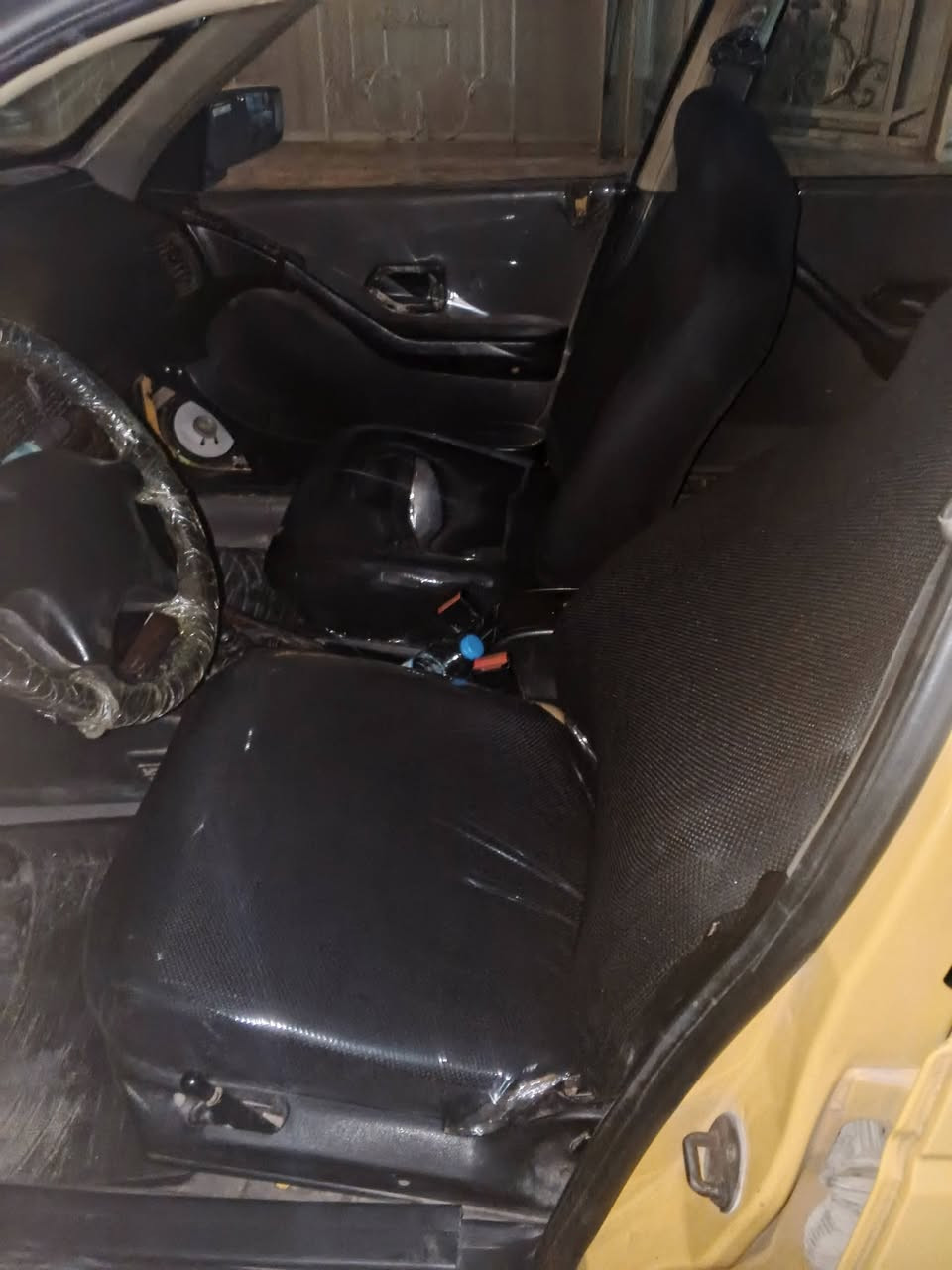 السلام عليكم
بيجو بارص 15 رقمها واسط بسمي مشروح وطني 
كير مكينه خير من الله كهربائي كلها شغاله 
ترايك وين ماجان بكاني بغداد الجديده 
سعرها 40بها مجال 
رقمي ***********
