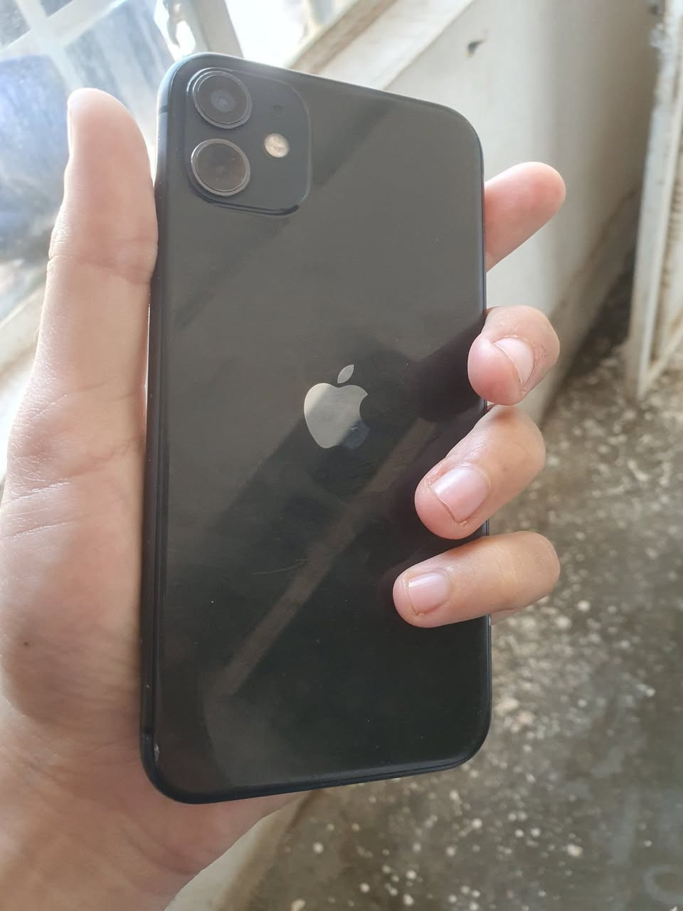 ايفون 11 عادي بدون اي عيب بس سيم كارت واكف مايشتغل
 السعر 95 الف نهايته 
***********

