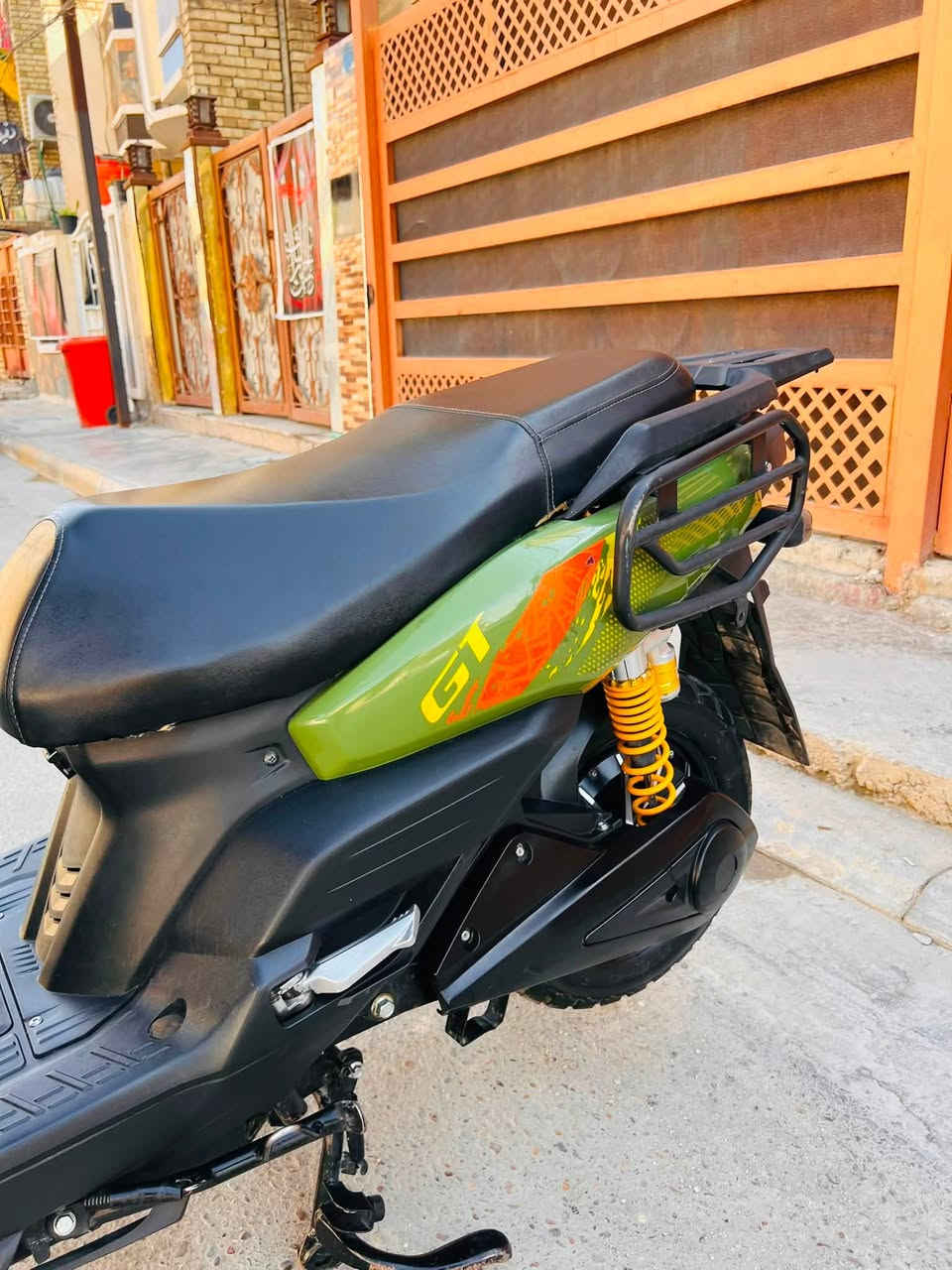 سلام عليكم ورحمه الله وبركاتو 
دراجه شحن نوع اباتشي GT 2025
ملف 2500 عدد البطاريات 6كبار  
عدد النمر 1.2.3.Rمع الS نضام البك 
 اشاره دبل اشاره عالي ناصي 
دراجه ماشي شي قليل تاير جبلي دبل سويج السعر مليون و50 بيه مجال جدا بسيط مكاني بغداد الزعفرانيه ***********
