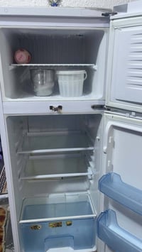 ثلاجة • ١٠٠ • فيها مجال