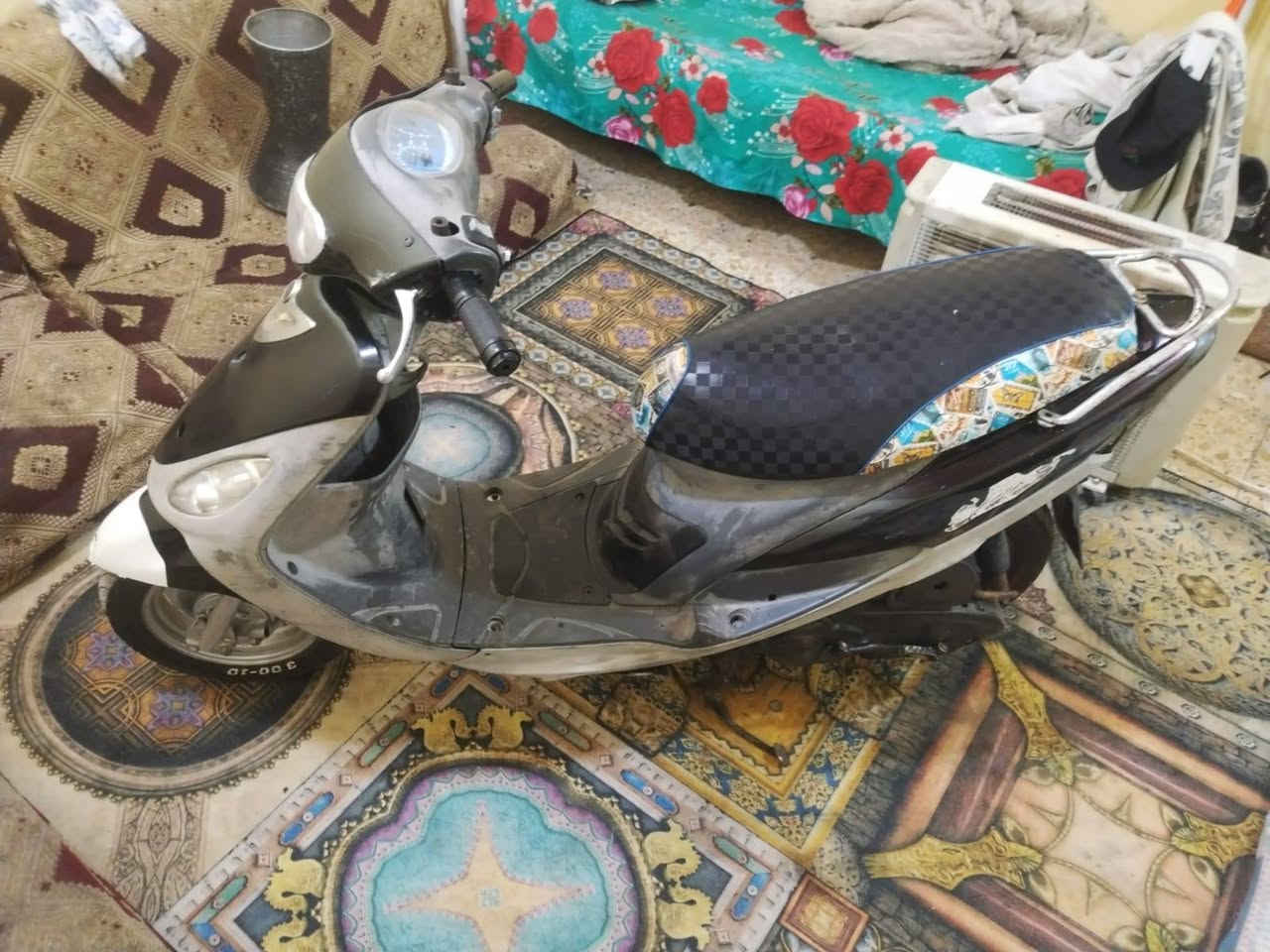 سلام عليكم دراجه ماكس قجمه البيع السعر 550 وبيه مجال شي قليل مستعجل على بيعته محتاج  مكاني كرمه علي الشراي يجي خاص رقم *********** ما مفتوحه شرط عينه ولايت شغلات سلف هندر كلش شغال
