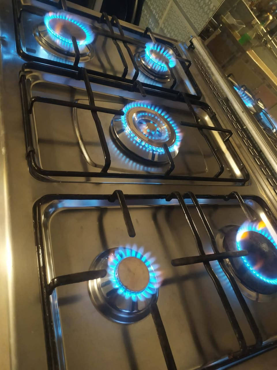 السلام عليكم طباخ مصري فريش حديث فول كله ستخدام قليل كهربا جدحه فران كله كله شغال مابي نقص داخله ما مستخدم عل وضع الشركه نضافه ميه بل ميه العنوان بابل مركز ***********
