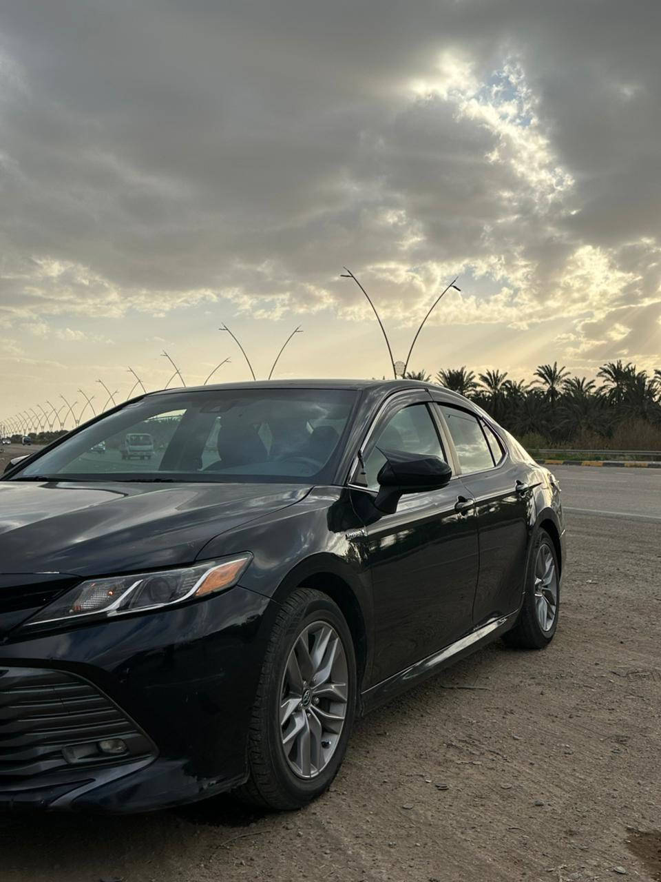 السلام عليكم وعيدكم مبارك للبيع كامري هايبرد موديل ٢٠٢٠ le لون اسود حادث فقط صندوق مبدل وبيها بارد في قطعتين بدون ايرباك بدون صبغ  ماشية 77 الف ميل مكانها بغداد الغزالية بأسمي تحويل مباشر رقم انكليزي 
 السعر ١٧٠ وبيها مجال للاستفسار *********** صور الحادث والسونار تواصل معي خاص وتدلل
